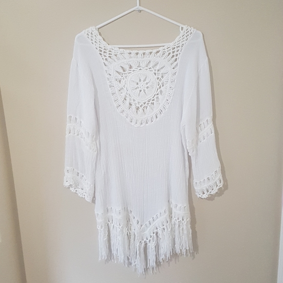 Beautiful beach coverup - Picture 2 of 2